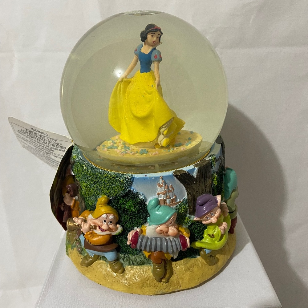 Disney Snow White and The Seven Dwarfs snow globe music box